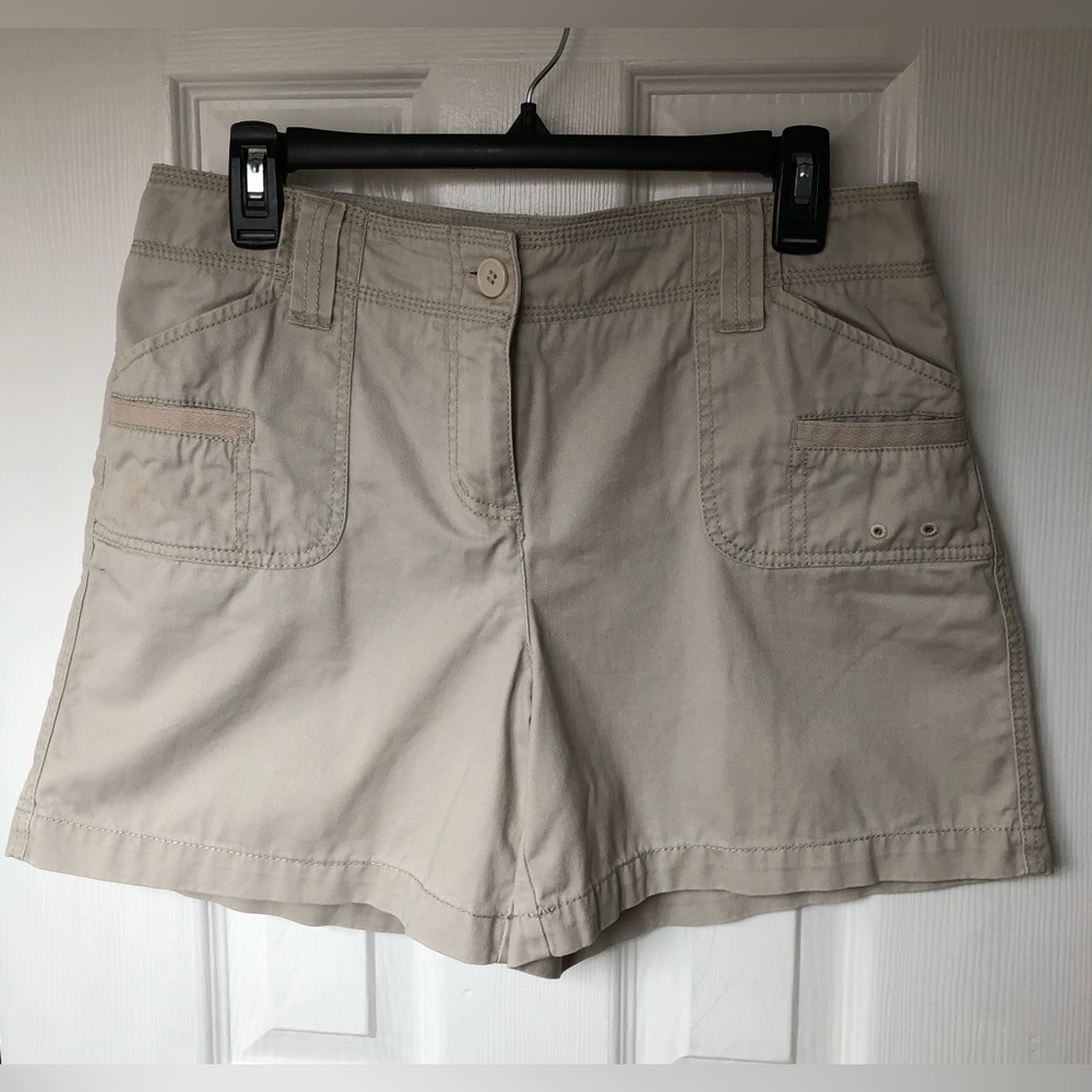 Reitmans Women’s Beige Cotton Cargo Shorts Size 7